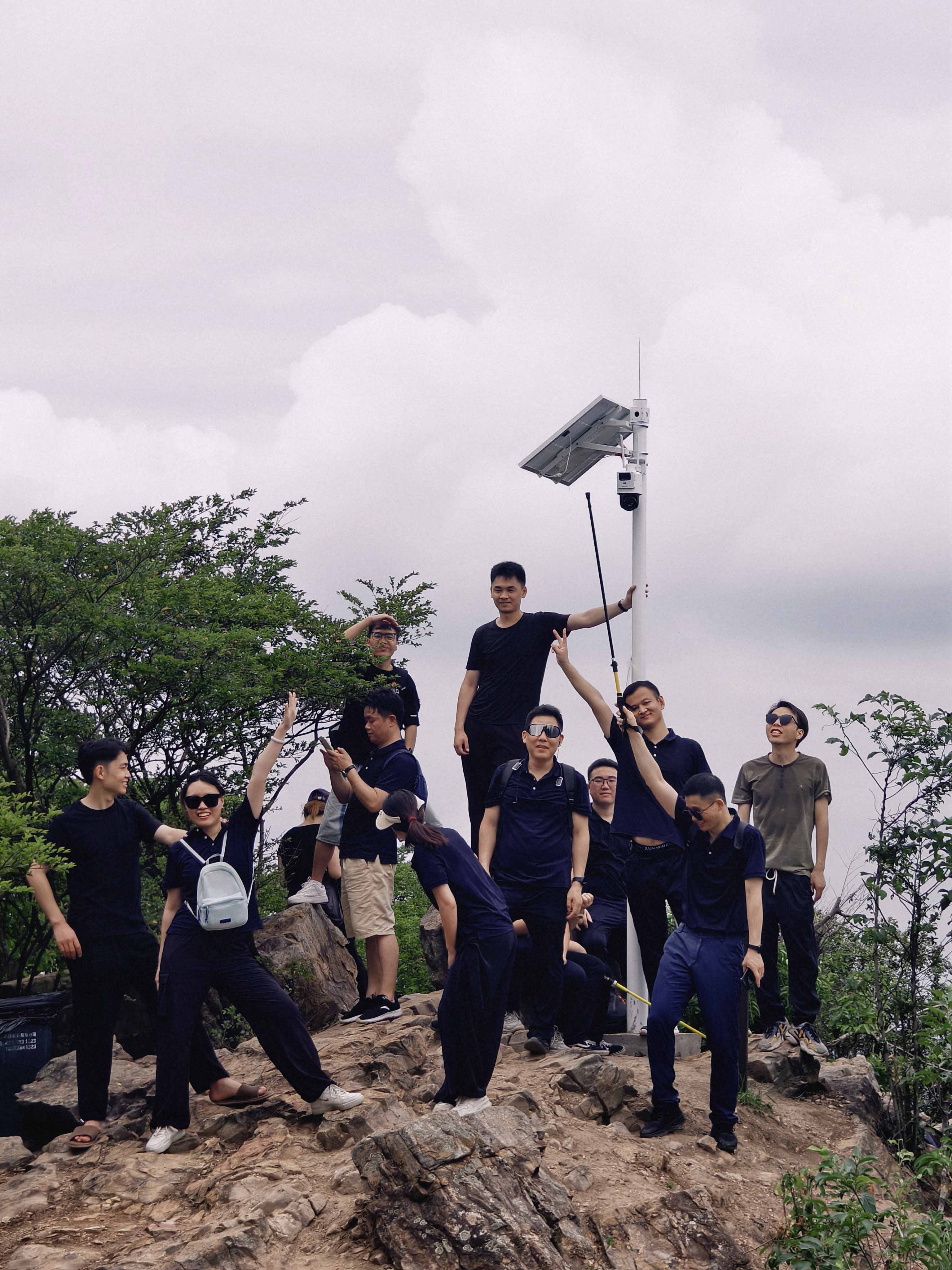 久信達科技公司員工齊聚光明區(qū)蠄蜍石，開啟活力爬山之旅暨團建活動(圖4)